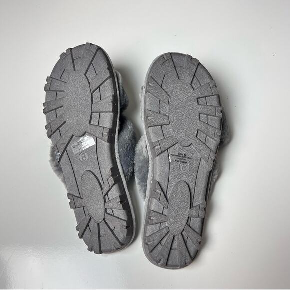 Cushionaire Women's Gray Faux Fur Style Slippers Sz 8 - Picture 3 of 7